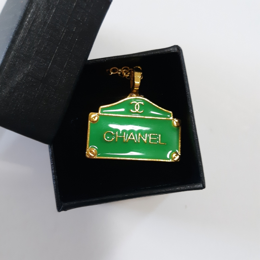 Button Chanel necklace
